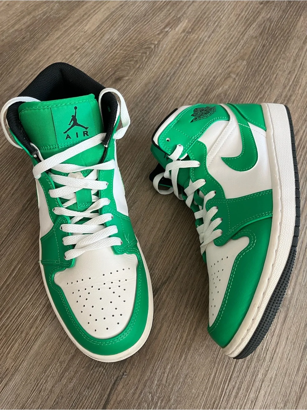 Nike Air Jordan 1 Mid Lucky Green Black White DQ8423-301 Men's 8 no box